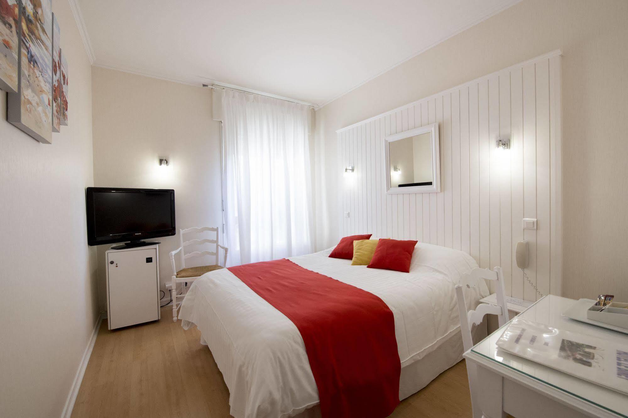 Hotel Biney Rodez Bagian luar foto